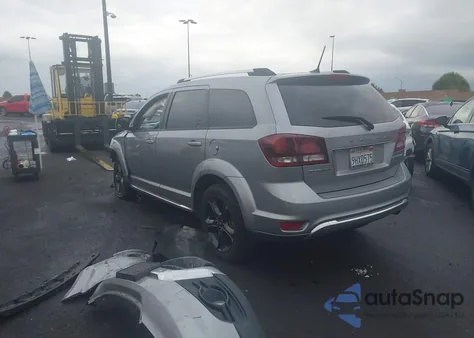 2020 Dodge Journey Crossroad z USA, uszkodzony, nr VIN 3C4PDCGB0LT271580